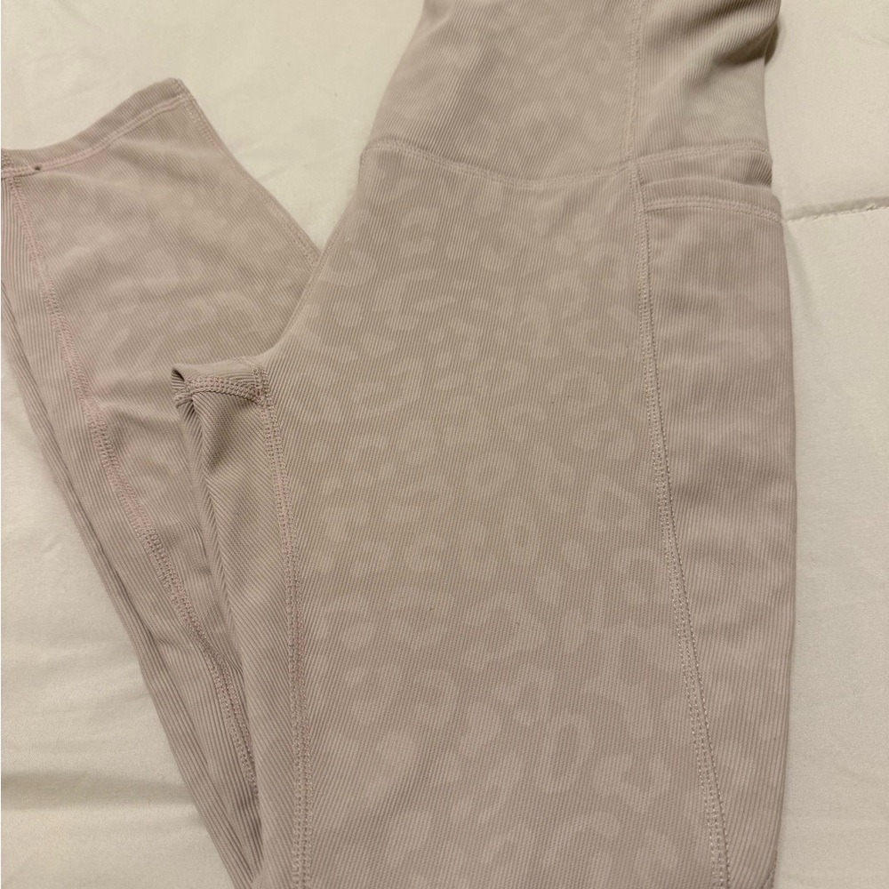Stylish Beige Leopard Print Leggings